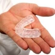 mouthguard for cutting teeth, a symptom of the presence of parasites