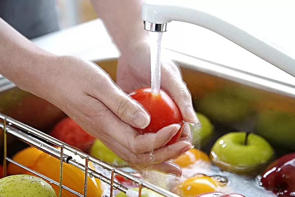 washing fruits and vegetables to prevent worm infection