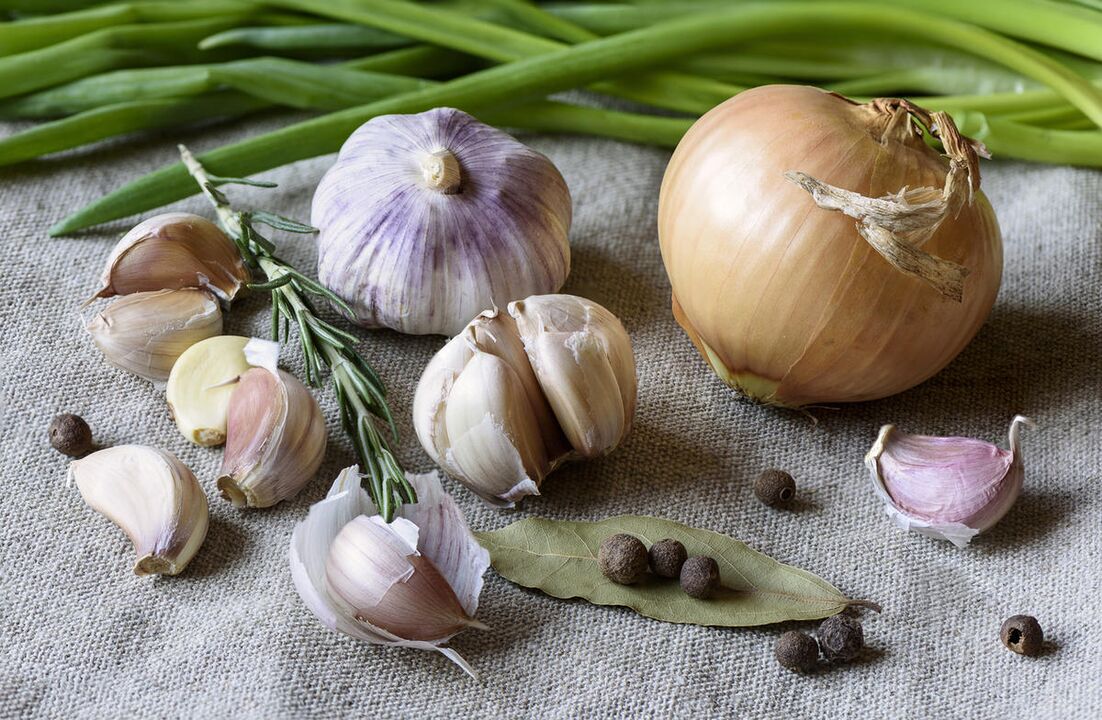 garlic and onion for the treatment of worms